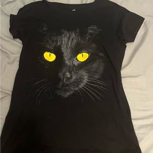 Black cat t-shirt